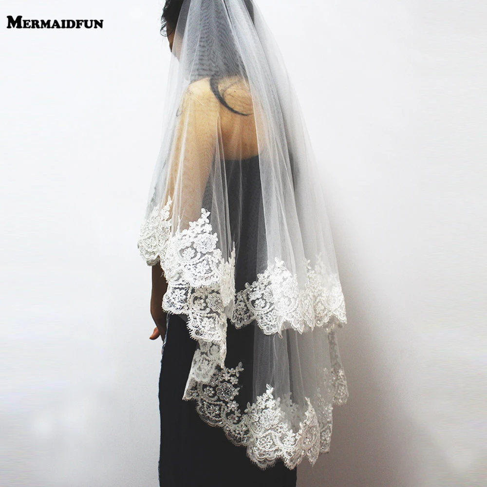 

2019 New Two Layers Sequins Lace Edge Short Wedding Veil With Comb 2 Layers 0.9 Meter Tulle Bridal Veil For Wedding Dress