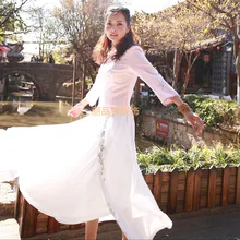 Юбки в летней художественной и чистой и свежей короткой юбке, восстанавливающие древние пути