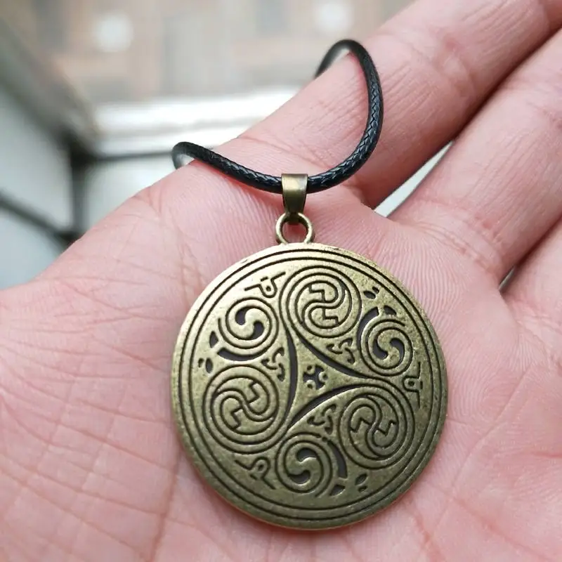 1pc dropshipping Viking Necklace Amulet Jewelry Trinity magic merlin triskele triquetra celti symbol pewter pendant (5)