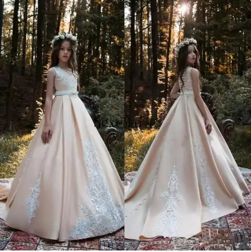 Новейший атласный линии платье с цветочным узором для девочек для свадьбы с круглым вырезом аппликация из белого кружева для девочек