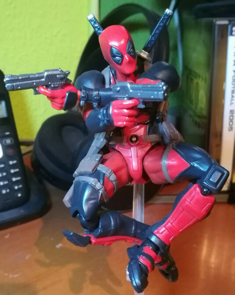 FIGMA Series NO.003 Revoltech Venom No.002 Spiderman No.001 Deadpool With Bracket PVC Action Figure Collection Model Toy 15cm (6)
