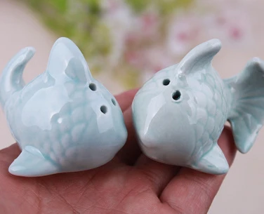 

200pcs=100set/lot Wedding Gifts Ceramic Kissing Fish Salt And Pepper Shaker