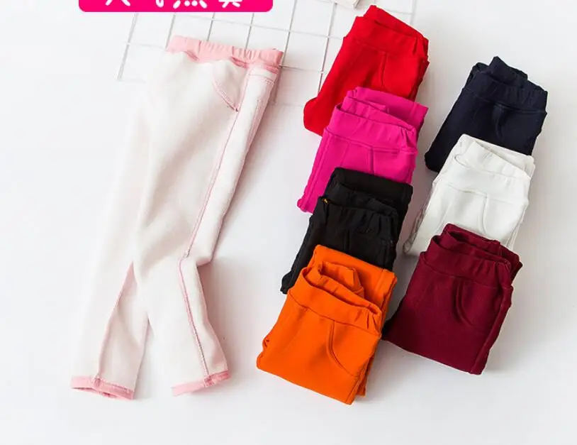 Модные теплые брюки с буквенным принтом для девочек; сезон осень-зима; Детские узкие плотные узкие брюки; обтягивающие бархатные леггинсы для девочек