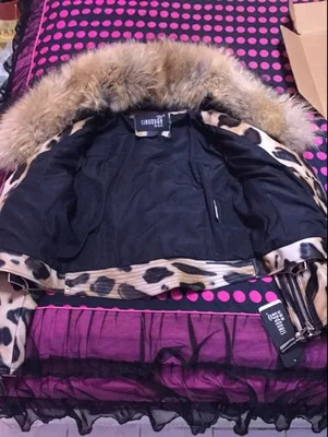 Популярные зимние женские модные облегающие куртки с большим воротником из натурального меха енота, Короткие леопардовые Куртки из натуральной овечьей кожи, верхняя одежда