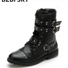 Модные мужские байкерские ботинки в Корейском стиле; короткие плюшевые кожаные ботинки на танкетке; зимние черные ботинки с заклепками размера плюс 39-44