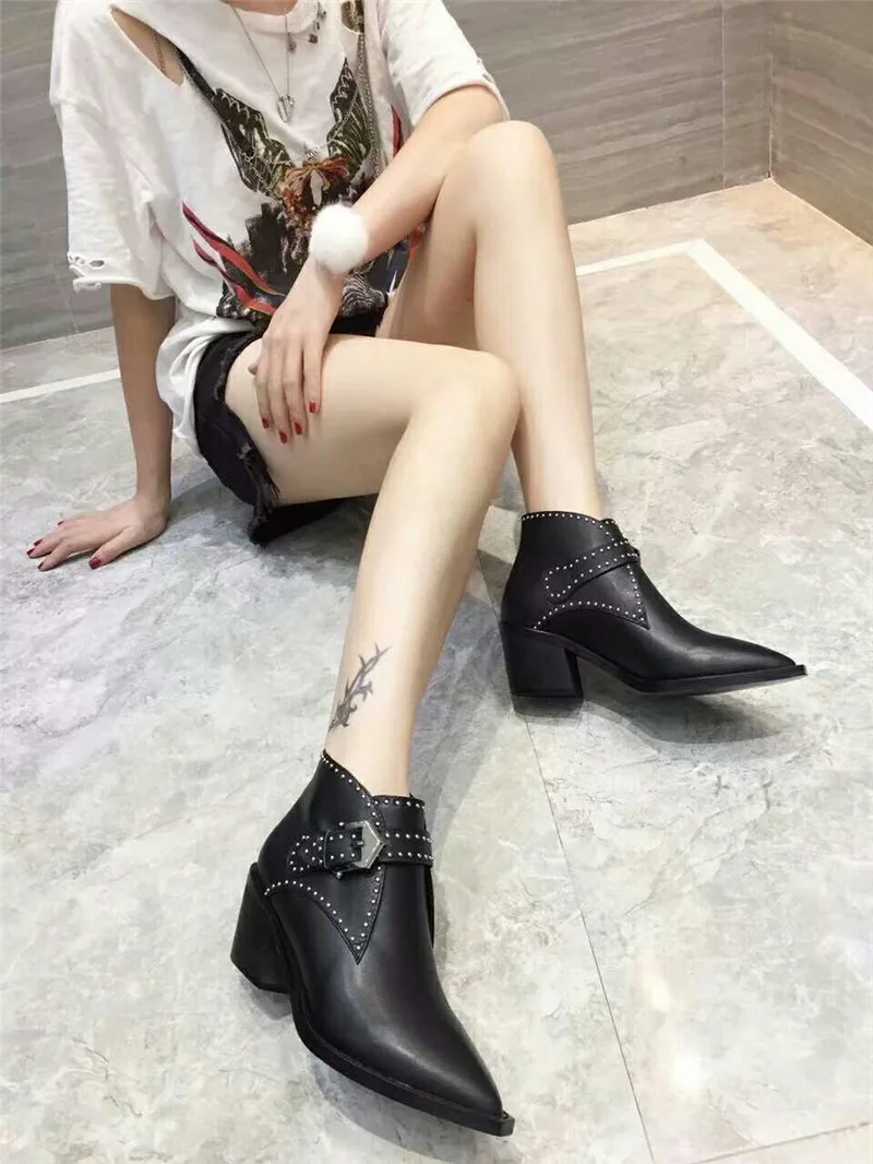 MStacchi/ г. ботильоны с заклепками в британском стиле женские ботинки на высоком каблуке с острым носком Женская декоративная пряжка «Челси» с ремешками, Botas Mujer