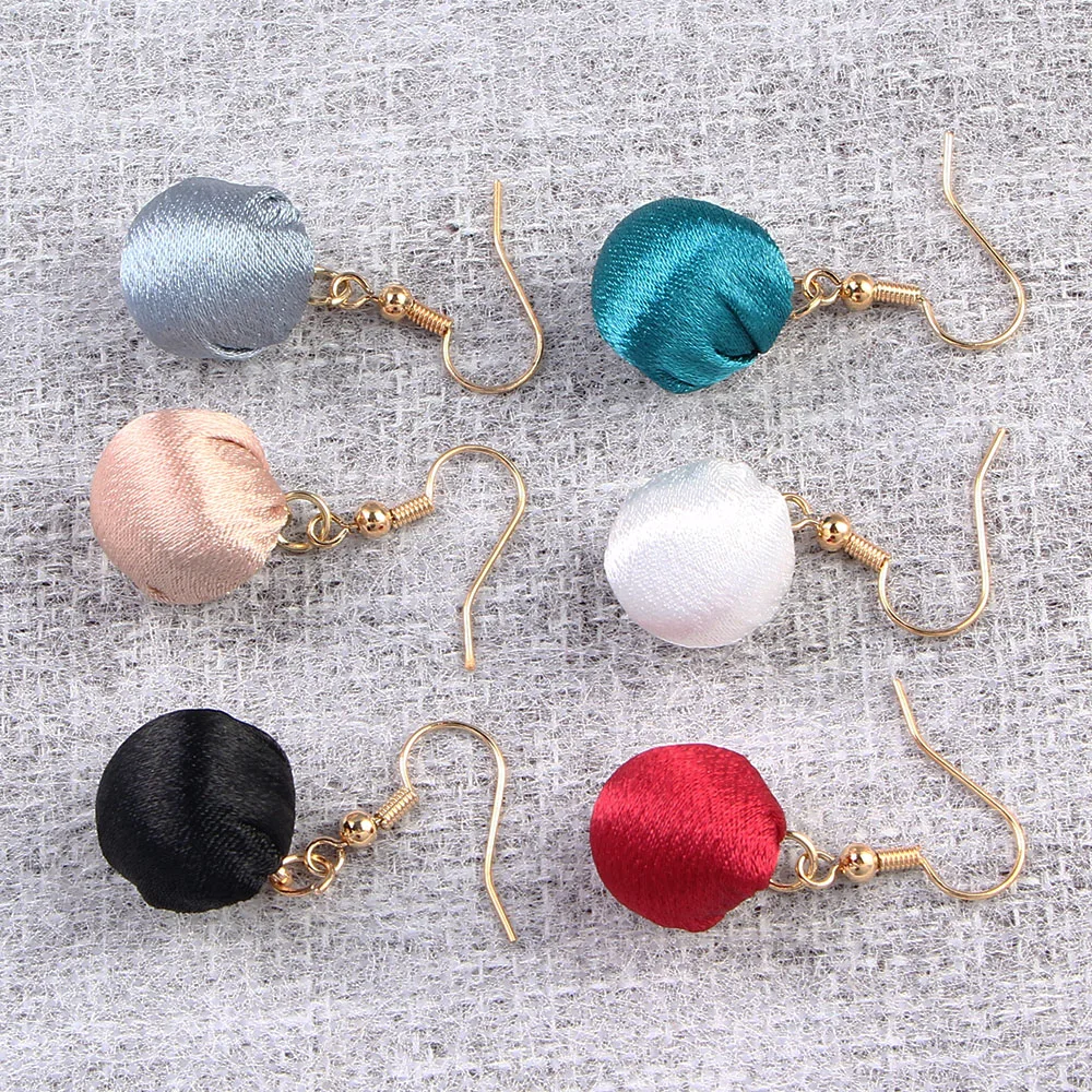 

Temperament Soft Short Fur Hair Ball Pompom Earrings Big Hook Simple Cloth Female Models Earrings Round Brincos Accessories Taki