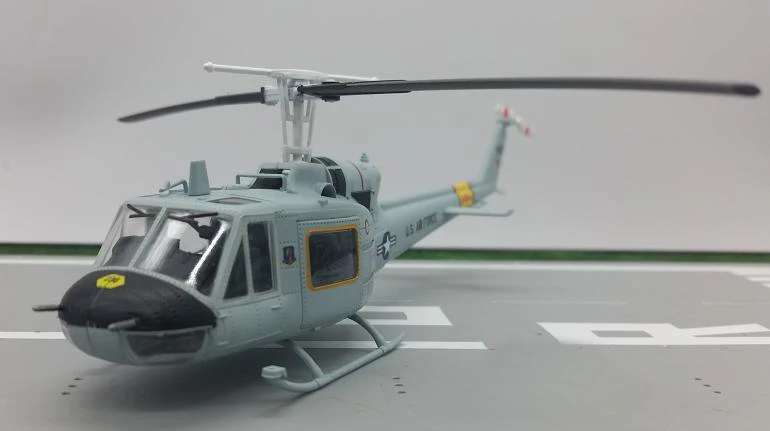 1: 72 UH-1 F Huey armed модель вертолета 36917 коллекция 1/72 масштабный самолет модель модели вертолета