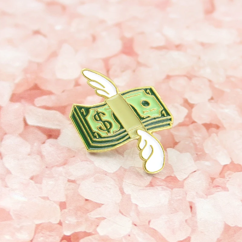 

The stacked money is inserted into the brooch of angel wings, a kind of admiration and respect for money to send to work friends
