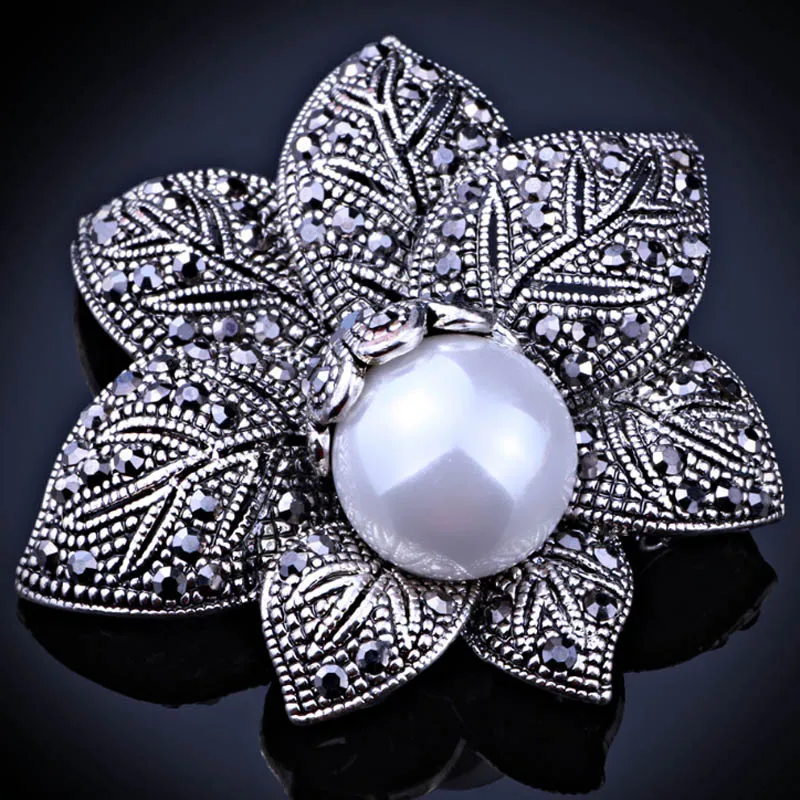 Blucome Vintage Flower Brooch Pin For Women Party Gifts Shiny Pearl Brooches Women Vintage Wedding Hijab Scarf Pin Up Buckle