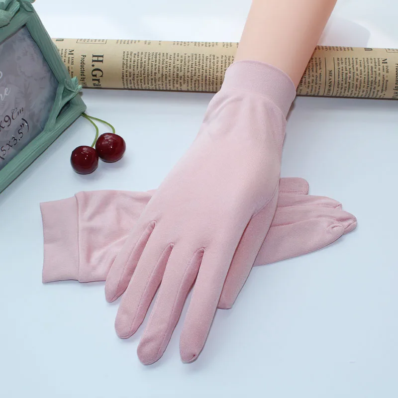 New 2017 Women's Real Silk Gloves Spring Summer Autumn Winter Gloves Soft And Light Material Sunproof Silk Gloves Free Size