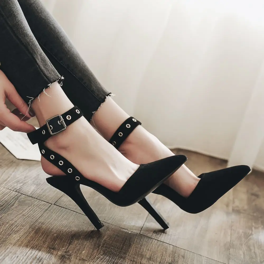 

2019 summer new comfortable simple high heels women comfortable versatile fine with pointed rivets decorative high heels.