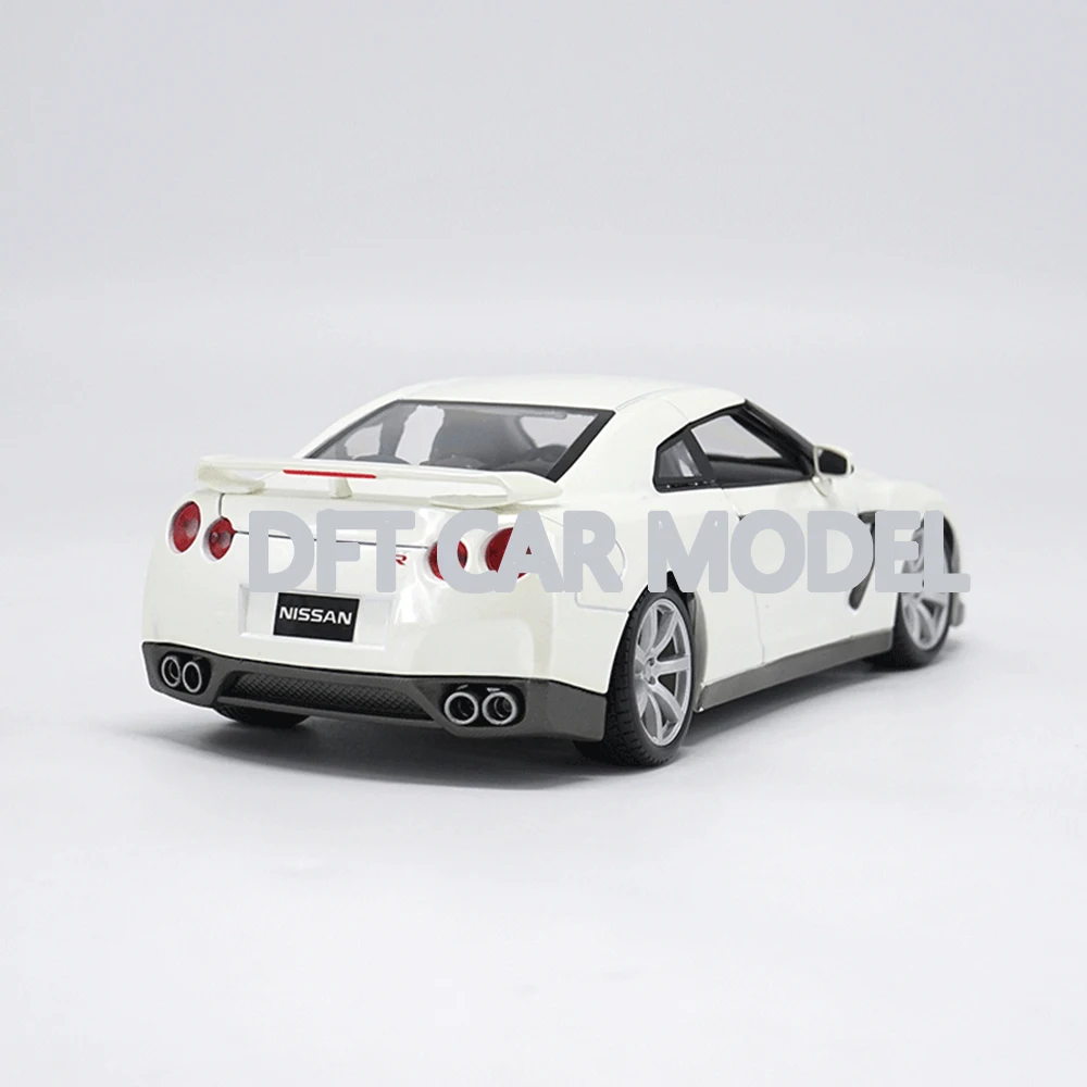 1:18 GTR R35 автомобиль модель детской машинки авторизованный детские игрушки