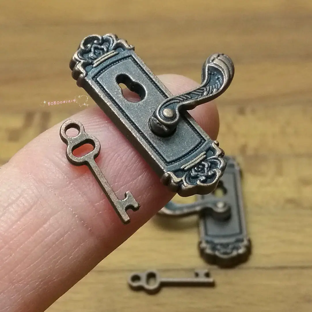 

Dollhouse Miniature 1:12 Toy 2 Sets Of Copper Metal Gate Lock And Key SPO584