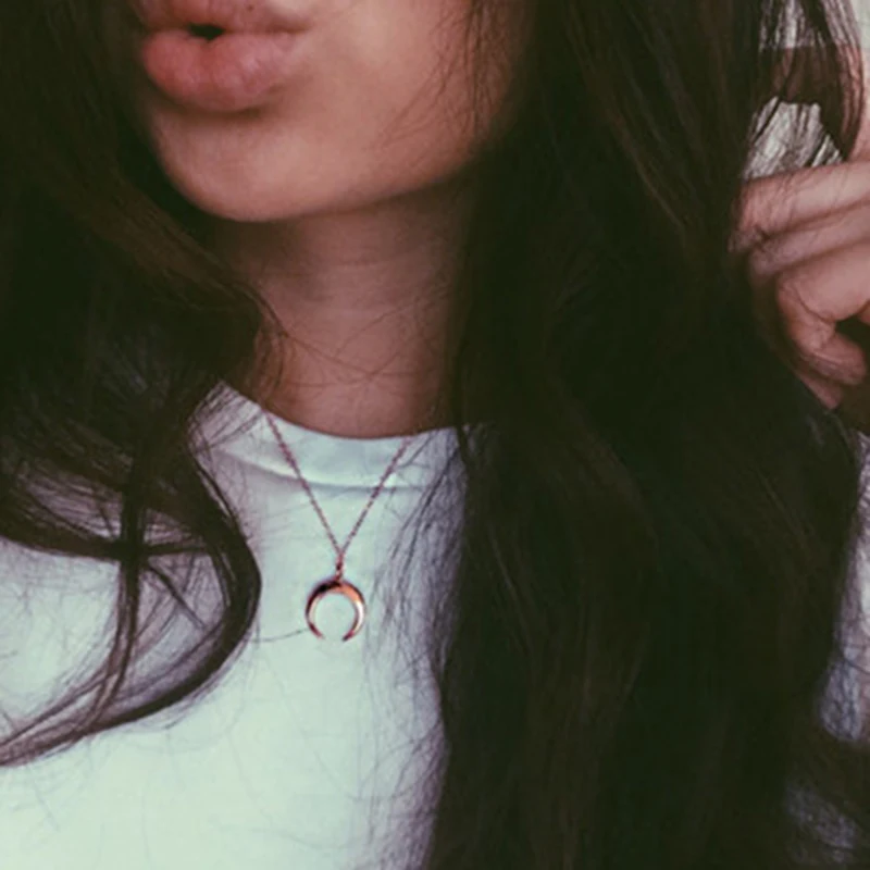 Venta-caliente-de-las-mujeres-alguna-prenda-curvada-Luna-collar-de-oro-colgante-de-plata-collar