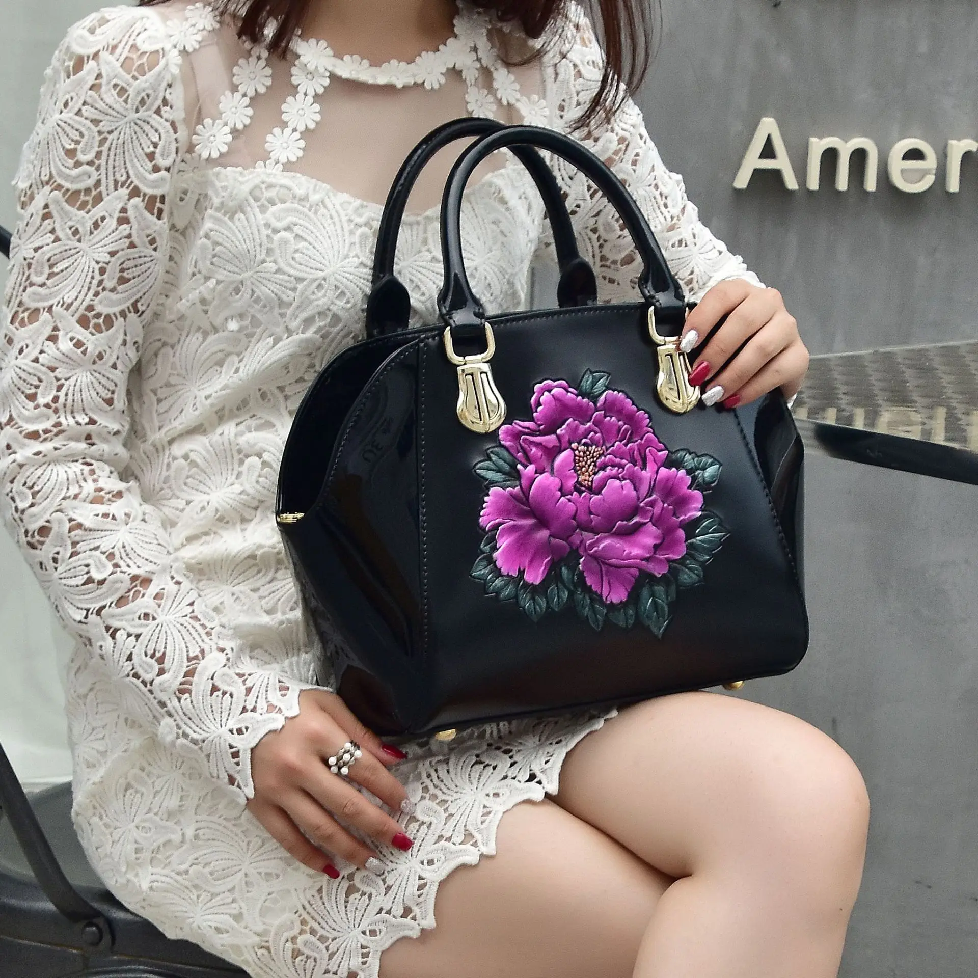

Accept custom logo private wholesale genuine leather handbag folk-custom handbag tote shoulder satchel lady material from Italy