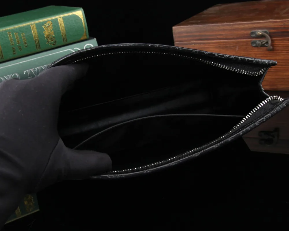 Рисунок 4 - Мужской кошелек-клатч из натуральной крокодиловой кожи