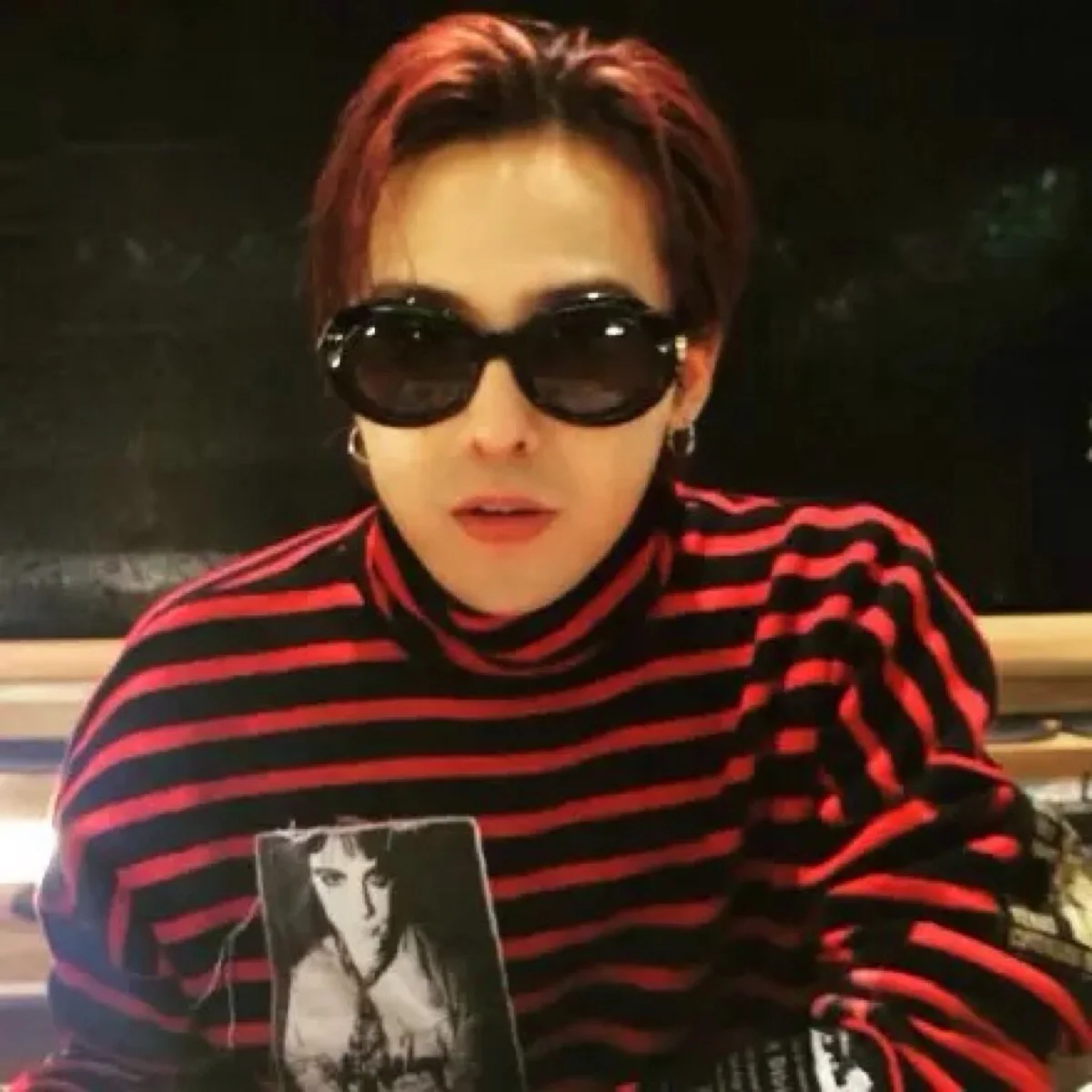KPOP два раза EXO IU полосы свободные красные женские толстовки с круглым воротником