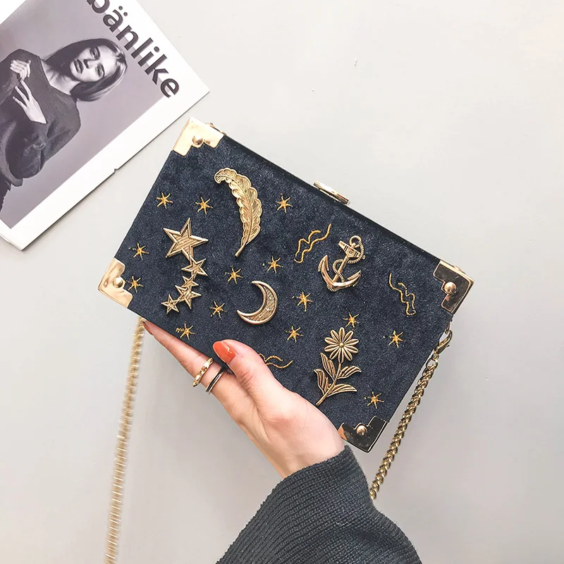 

Free shipping, 2019 new trend women handbags, casual golden chain box bag, fashion shoulder bag, simple woman messenger bag.