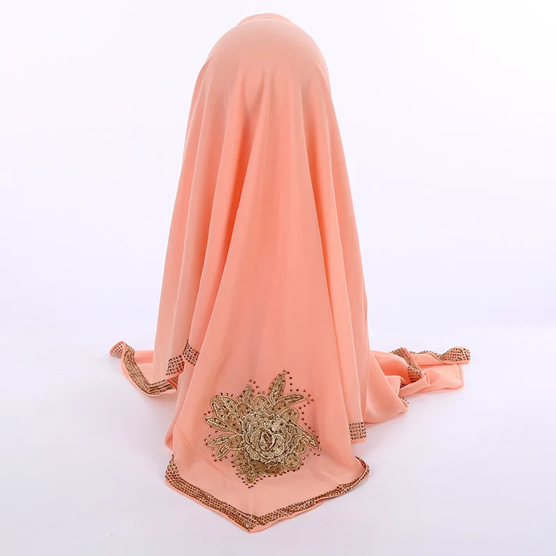 

2019 New Style Pearl Chiffon Square Hijab Scarf With Appliques Large Flower Decor Islam Women Luxury Diamonds Edges Muslim Shawl