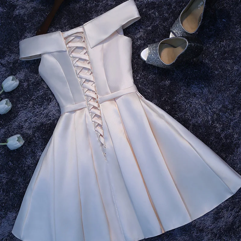 Nouvelles Robes De Cocktail 2017 Simple Satin Un Line