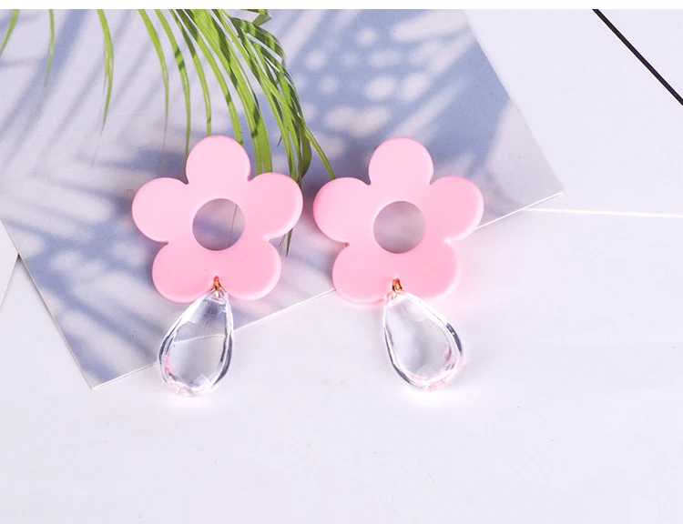 YUQINQIN Trendy Drop Earrings for Women 2018 Statement Acrylic Flower Dangling Earings Fashion Elegant Resin Summer Earring (7)
