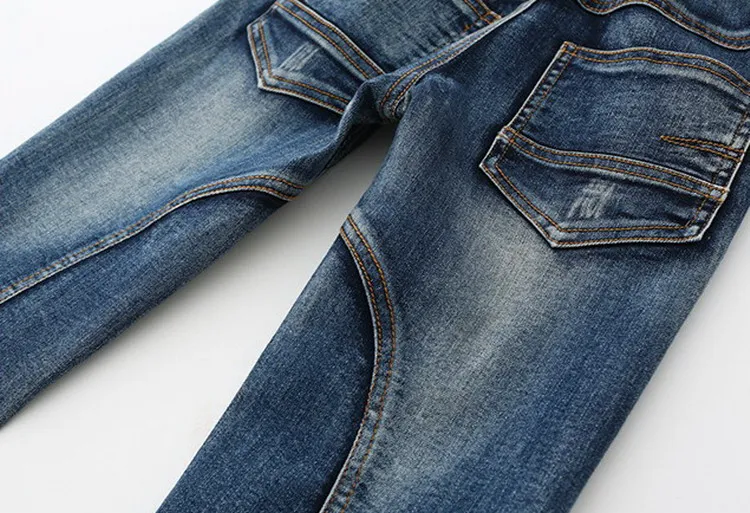 Лидер продаж г., новые весенние джинсовые штаны для больших мальчиков модные детские джинсы высокого качества с нашивкой и эмблема с надписью для детей от 4 до 9 лет