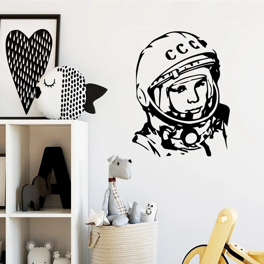 

Lovely Spaceman Wall Sticker Home Decoration Accessories For Baby Kids Rooms Decor Wall Decoration Murals vinilo pared