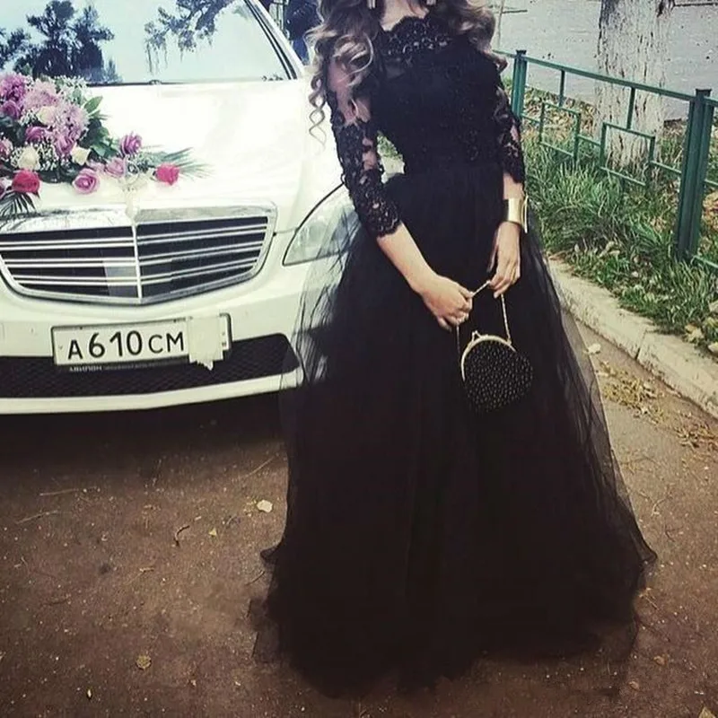 Чеченские девушки в платьях