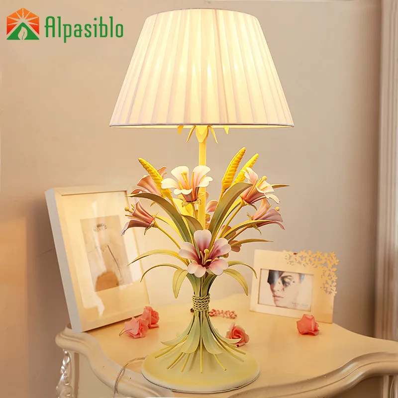 

Modern Simple iron Table Lamp Living Room For Bedroom Bedside Study Reading Desk Lamp 110v-240V E27 green purple flower Light