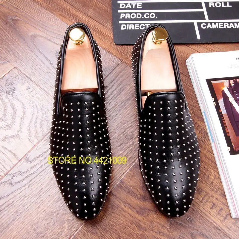 

2018 Rivets Spikes Flats Driving Loafers Shoes for men Handmade Genuine leather Fashion Spring Solid Single Shoes Hombre Sapatos