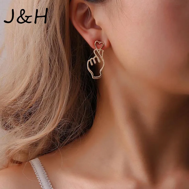 

Hot Personality Metal Love Earrings Hollowing Out Heart Gesture Earrings New Brand Fashion Ear Cuff Piercing Earrings