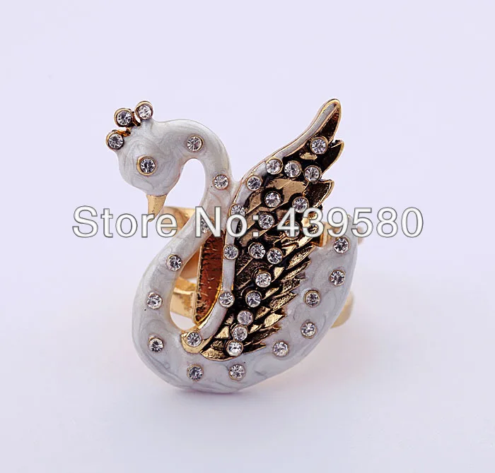 

Antique Fashion Enamel Swan Ring