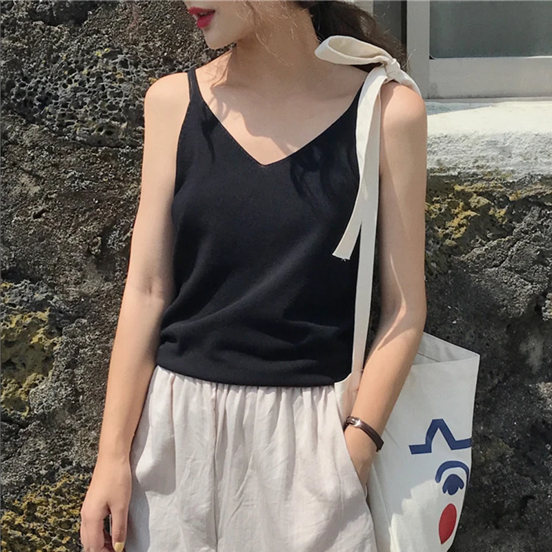 

Korean Knitted V Neck Top Sexy Camis 2019 Harajuku Fashion Simple Chic Summer Tops Elegant Slim Black Red Sleeveless Top Women