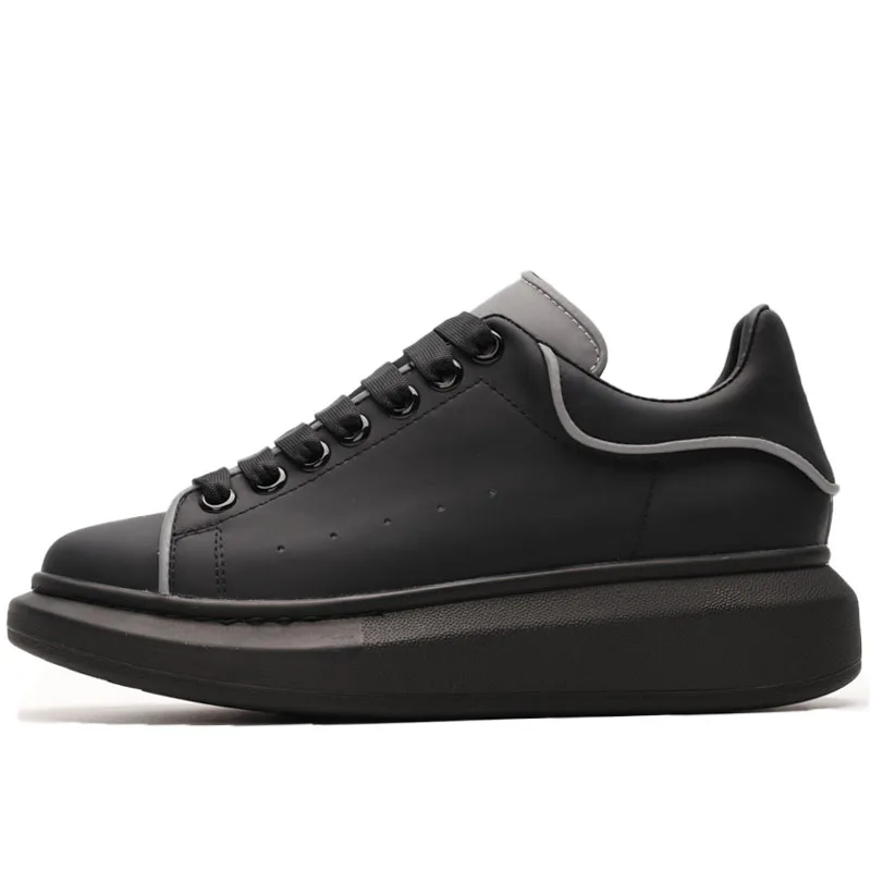 

2019 Women Men Skateboarding Shoes Outdoor Sport Shoes For Men Super Light Man Brand Flat With Casual Fashion Mens Sneakers