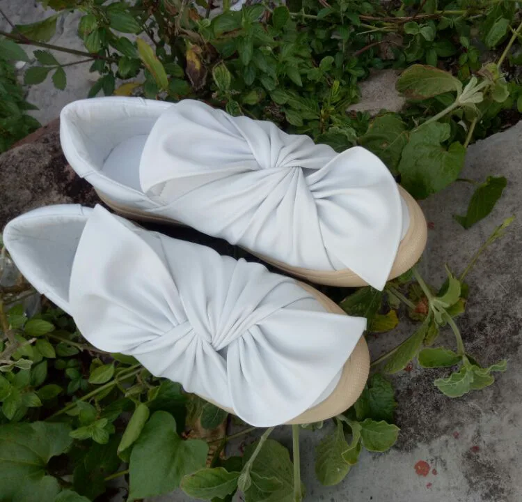 SWYIVY/женская повседневная обувь с белым бантом; сезон весна; коллекция года; женские кроссовки на плоской подошве без застежки; удобная женская парусиновая обувь для отдыха; 40 размера плюс