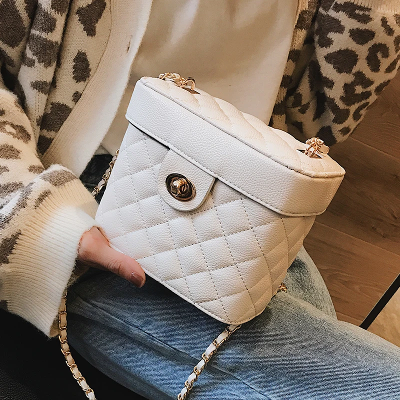 

2018 new wave Korean version of the wild slung single shoulder rhombic chain bag fashion small square bag.
