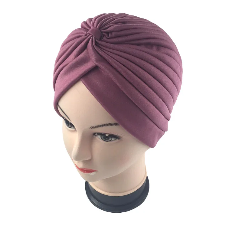18 couleur unie musulman Turban Cap femmes élastique bonnets chapeau Bandanas grande Satin Bonnet femmes indiennes