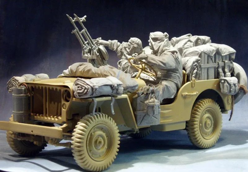 

AE 75002 1/24 World War II British Commando and Willis Jeep Accumulation