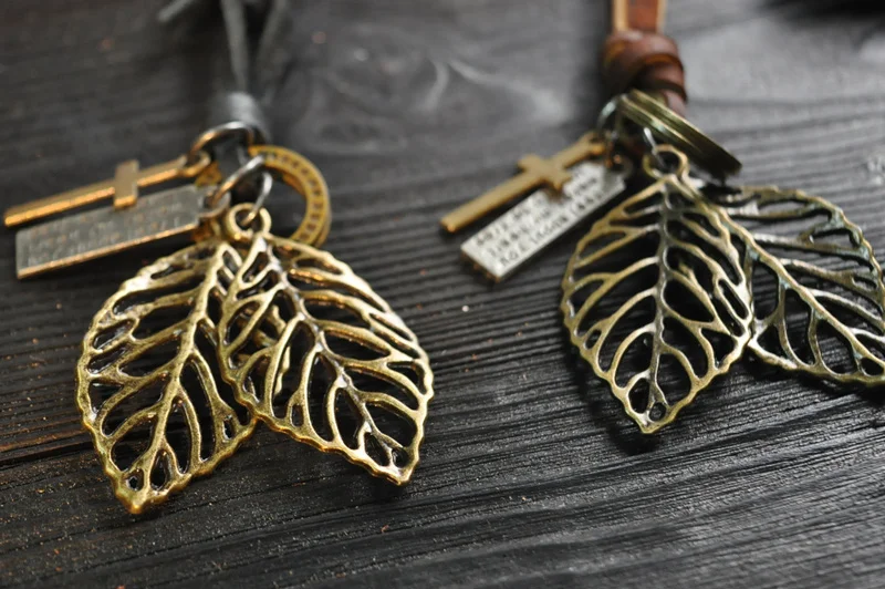 NIUYITID Vintage Hollow Leave Pendant & Necklace Men's Genuine Leather Rope Charm Male Jewelry Friendship Gifts For Women (7)