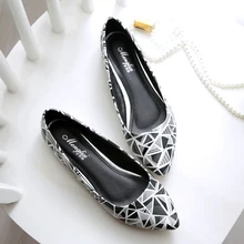 2017 New Women PU Leather Soft Flats shoes femme Casual Toe Ballerina Ballet Flat Slip On Shoes Work Shoes plus size 43 ML06