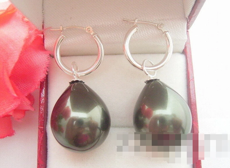 

1331 Black Sea Shell Pearl Earrings