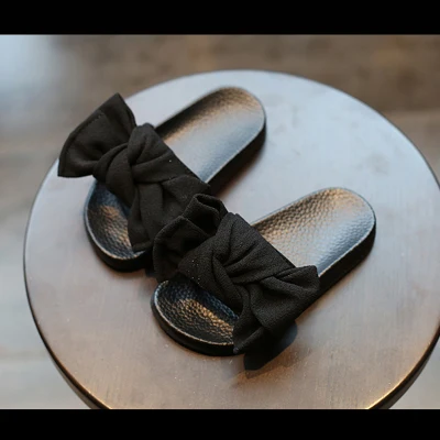 Модные тапочки для мам и девочек, 3 цвета Летняя стильная детская обувь с бантом, красивая обувь на плоской подошве, пляжная обувь, семейная садовая обувь - Цвет: Mom Size Black
