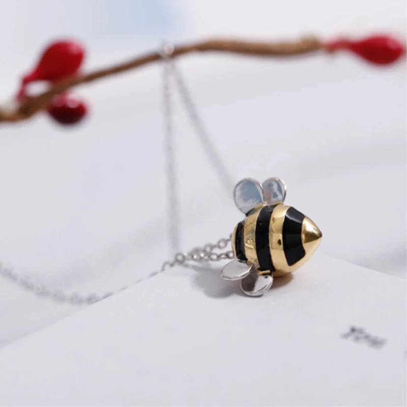 Korean Bee Clavicle Chain Necklace for Women