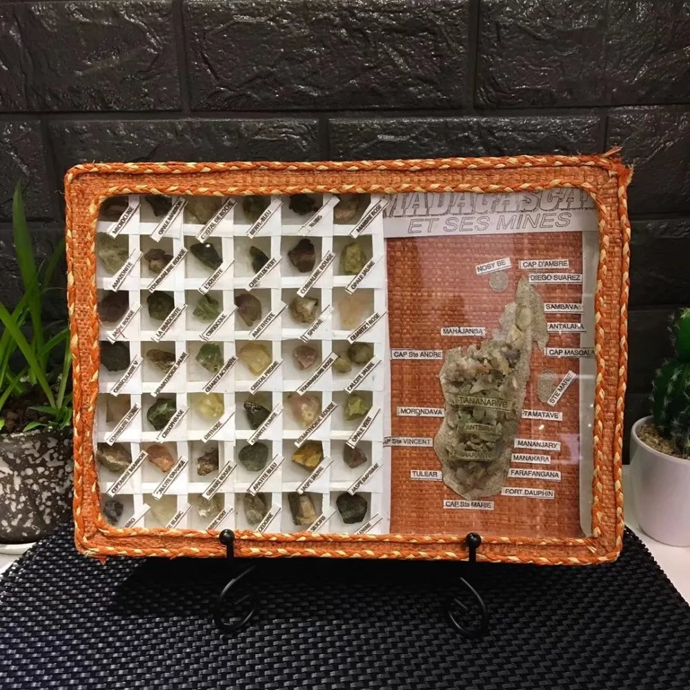 

Madagascar natural mineral Teaching mineral specimen box