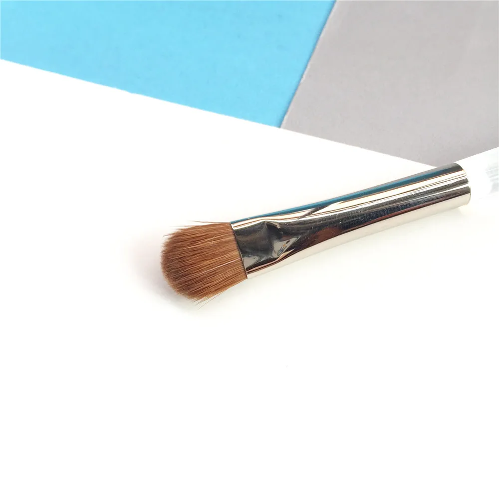 Trish McEvoy Brush 19 Small Laydown Brush _ 3