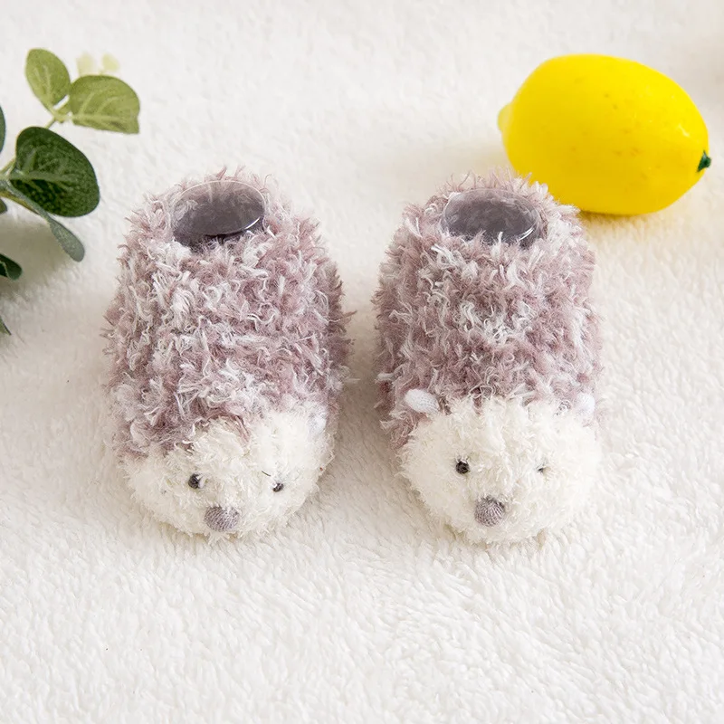 

2019 new coral velvet cartoon small hedgehog baby socks soft baby feet socks baby girl socks XSE567