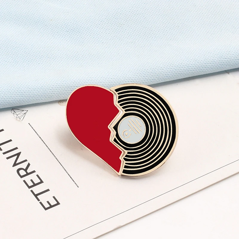 

2Pcs Set Broken Heart Brooches Enamel Pins Freestyle Wine Earth Pizza Bottle Round Shirt Lapel Pin Bag Badges Women Men Jewelry