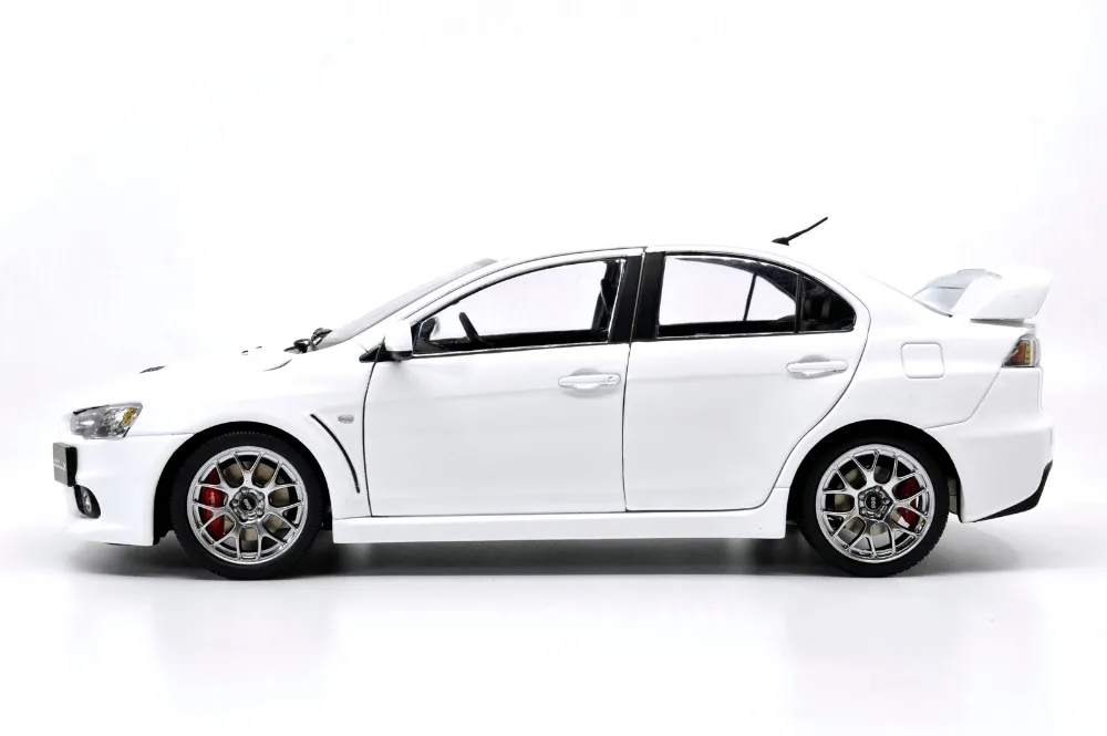1/18 1:18 Масштаб Mitsubishi Lancer EVO X белая литая модель двери автомобиля открыть руль