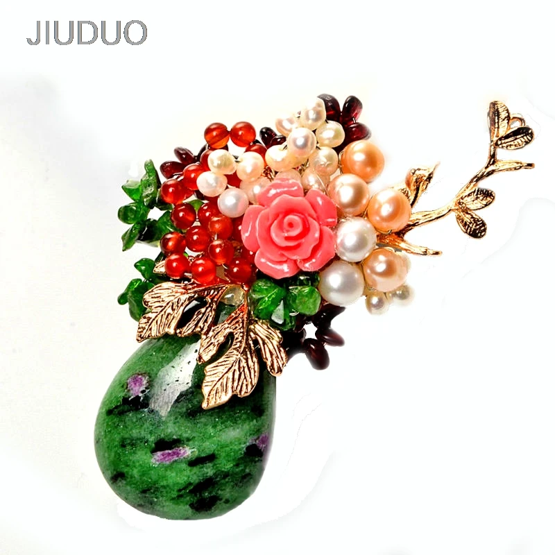 

Pearl brooch women European and American fashion jewelry manufacturers retro diamond crystal pearl pendant women chestnut pin